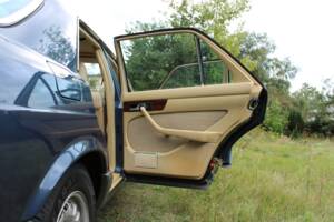 Image 32/51 de Mercedes-Benz 500 SE (1984)