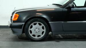 Bild 30/40 von Mercedes-Benz E 500 (1993)