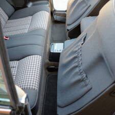 Image 147/171 of Mercedes-Benz E 220 (1994)