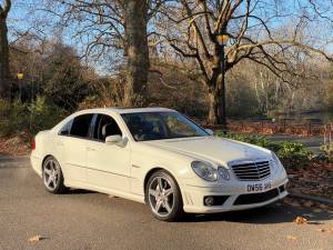 Image 2/47 of Mercedes-Benz E 63 AMG (2006)