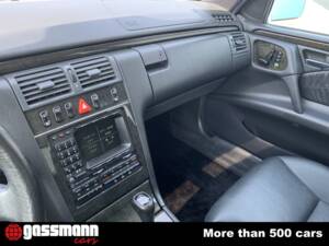Image 11/15 of Mercedes-Benz E 320 (1998)