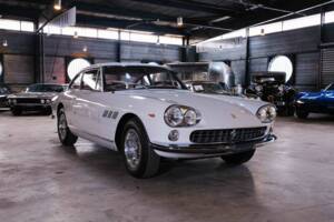 Image 8/36 of Ferrari 330 GT 2+2 (1964)