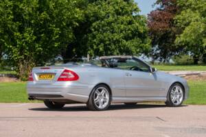 Image 19/50 of Mercedes-Benz CLK 55 AMG (2003)