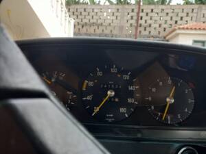 Bild 7/8 von Mercedes-Benz 300 D (1982)