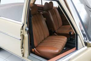 Imagen 7/12 de Mercedes-Benz 200 (1974)
