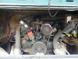 Bild 72/99 von Volkswagen T2b Kastenwagen (1977)