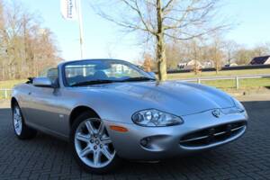 Image 1/8 de Jaguar XK8 4.0 (1999)