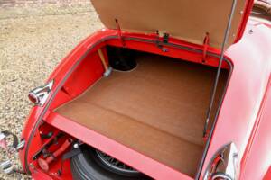 Image 49/50 of Jaguar XK 120 SE OTS (1954)