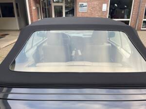 Bild 20/26 von BMW 320i (1990)
