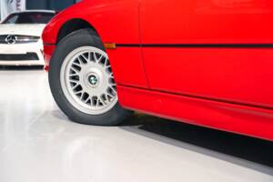 Image 11/33 of BMW 850i (1991)