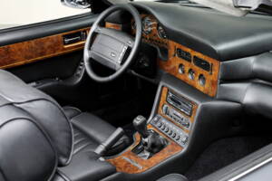 Imagen 10/15 de Aston Martin Virage Volante (1994)