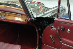 Image 45/50 of Mercedes-Benz 220 SE b (1963)