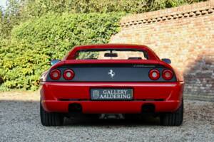 Immagine 6/50 di Ferrari F 355 Berlinetta (1996)