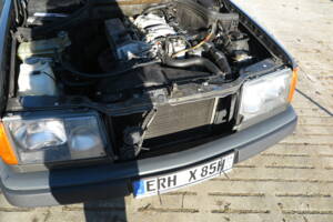 Image 21/92 de Mercedes-Benz 200 D (1989)