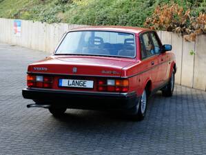 Image 15/75 de Volvo 240 (1986)