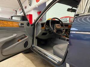 Image 7/18 of Jaguar XJ 6 4.0 (1990)