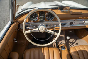 Image 28/38 of Mercedes-Benz 300 SL Roadster (1961)