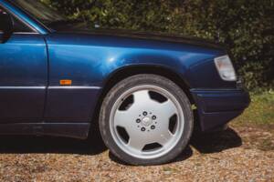 Imagen 39/41 de Mercedes-Benz E 220 (1995)