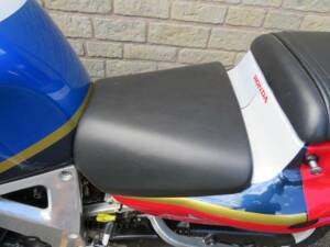Image 19/41 de Honda CBR 900RR Fireblade (1993)
