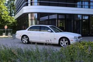 Imagen 19/77 de Jaguar XJ 8 4.2 (2005)