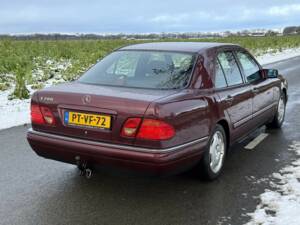 Bild 3/14 von Mercedes-Benz E 200 (1996)