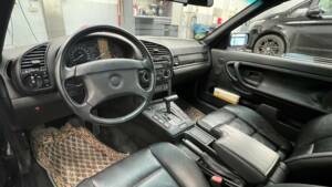 Immagine 6/11 di BMW 325i (1993)