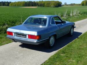 Mercedes-Benz 560 SL Roadster (R 107) diamantblau metallic 1989