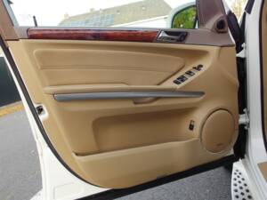 Bild 25/98 von Mercedes-Benz GL 450 4MATIC (2007)