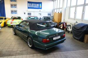 Image 8/38 of Mercedes-Benz 300 CE-24 (1992)