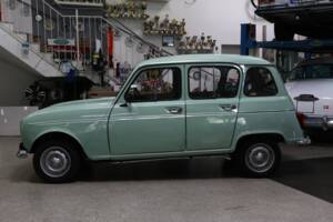 Image 4/33 de Renault R 4 TL (1981)