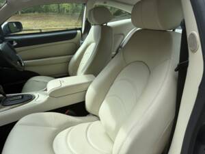 Image 11/23 of Jaguar XK8 4.0 (2001)