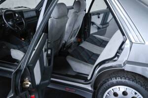Image 30/50 of Lancia Delta HF Integrale (1988)