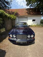 Bild 22/32 von Bentley Azure (2003)