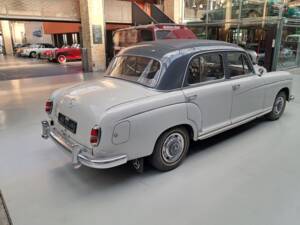 Imagen 5/18 de Mercedes-Benz 220 S (1958)