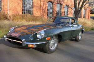 Image 2/21 de Jaguar E-Type (1969)