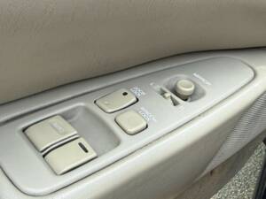 Image 19/25 of Lexus SC 300 (1995)