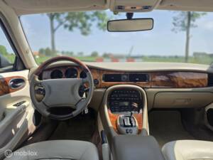 Bild 15/41 von Jaguar XJ 8 Executive (1997)