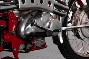 Image 10/34 of MV Agusta 250 Bicilindrica (1970)