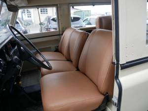 Image 8/19 of Land Rover 109 (1977)