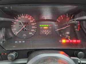 Image 22/33 of BMW M 635 CSi (1987)