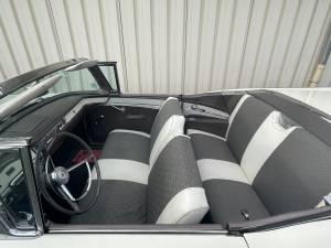 Image 10/17 of Ford Fairlane Skyliner (1957)