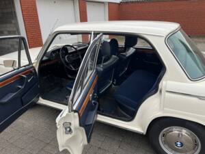 Image 8/33 de BMW 2000 tii (1971)