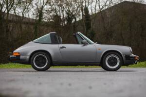 Image 5/50 de Porsche 911 Carrera 3.2 (1989)