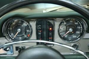 Image 17/50 de Mercedes-Benz 280 SL (1970)