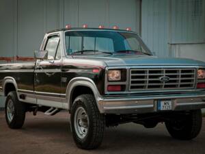 Image 1/8 of Ford F-250 (1983)