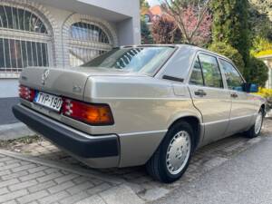 Bild 2/15 von Mercedes-Benz 190 E 2.3 (1990)