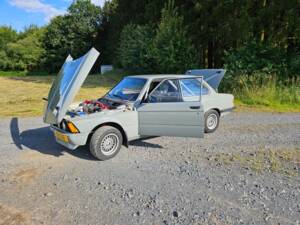 Image 18/64 of BMW 320&#x2F;4 (1977)