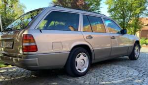 Bild 7/33 von Mercedes-Benz E 200 T (1994)