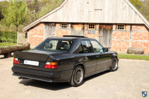 Image 2/98 of Mercedes-Benz 300 E-24 (1992)