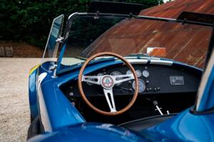 Image 27/33 of AC Cobra 427 (1965)